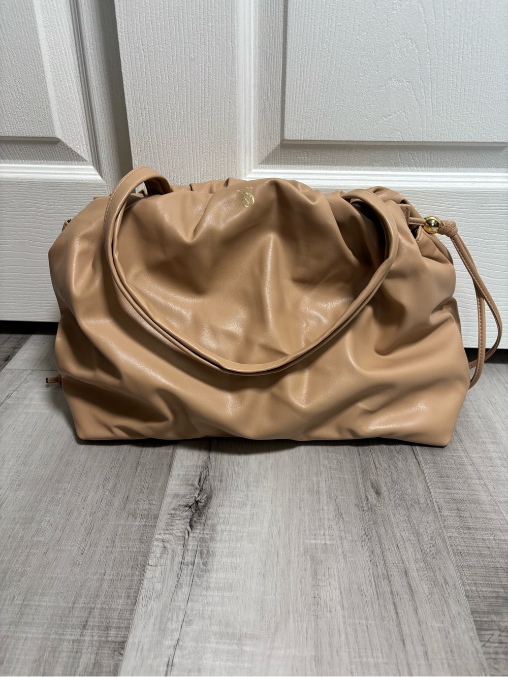 Victoria’s Secret Nude Faux Leather Ruched Drawstring Tote Bag NWT - Picture 2 of 11
